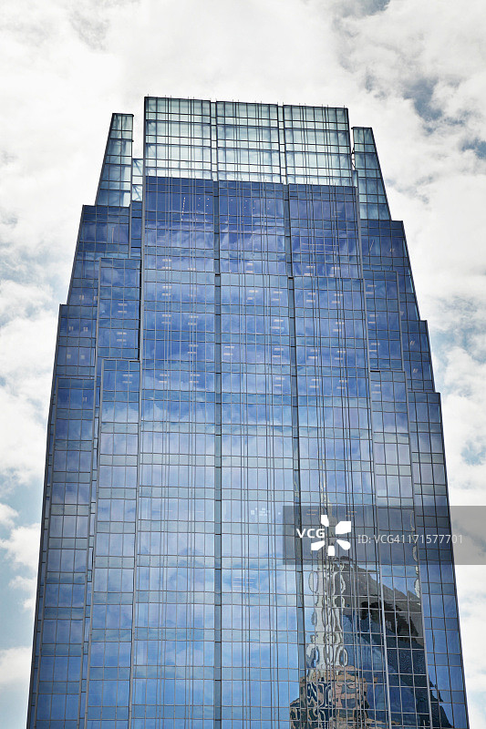 抽象摩天大楼倒影图片素材