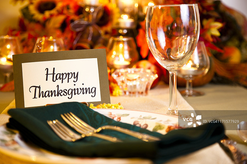 感恩节餐桌摆设图片素材