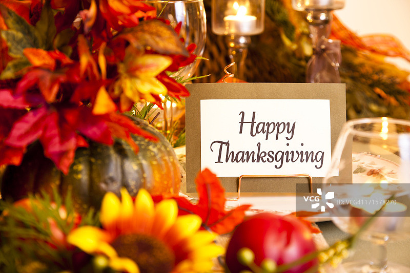 感恩节餐桌布置，秋季鲜花装饰图片素材