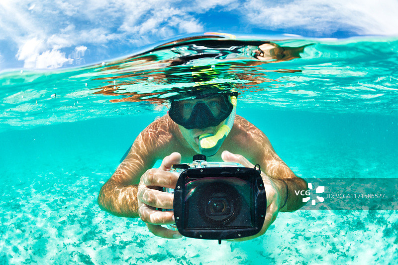 看向镜头图片素材