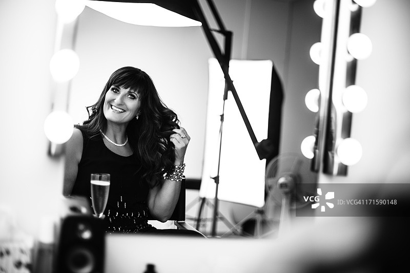 影棚里的美丽女人图片素材