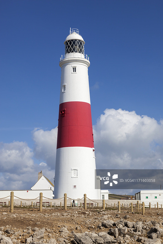 多塞特郡蓝天下的波特兰比尔灯塔图片素材