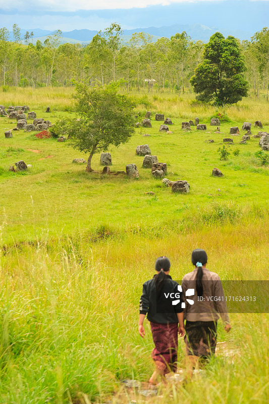 老挝川圹省丰沙湾附近的石缸平原图片素材