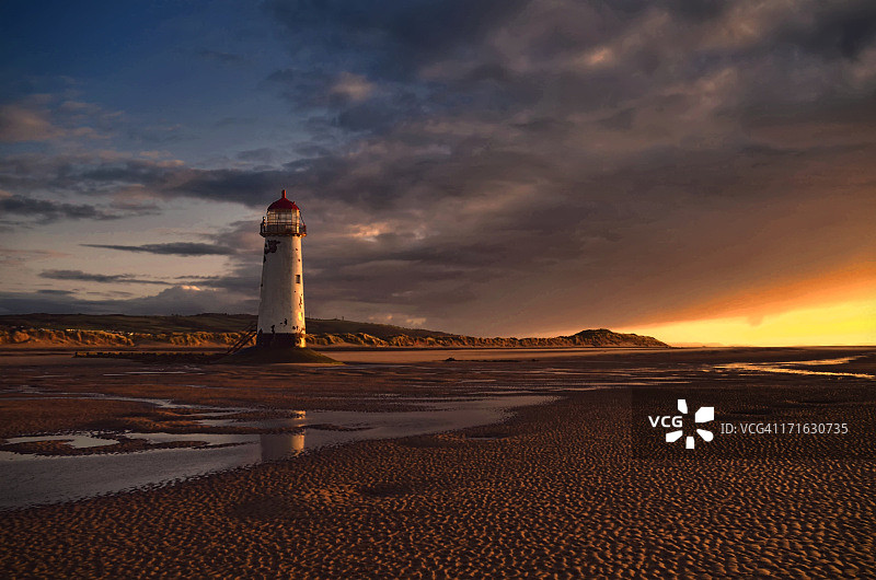 日落时的灯塔图片素材
