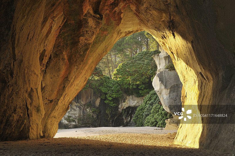 岩石洞穴图片素材
