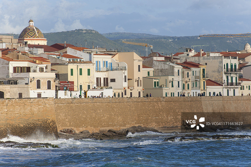 从城墙俯瞰城镇景观图片素材