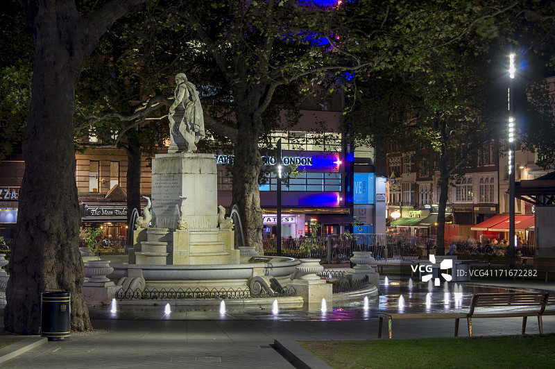 翻新后的莱斯特广场莎士比亚雕像图片素材