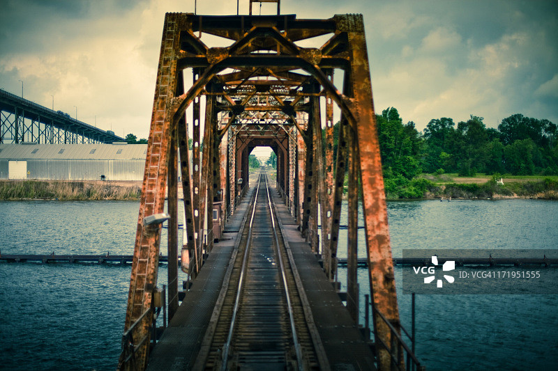 查尔斯湖铁路桥图片素材