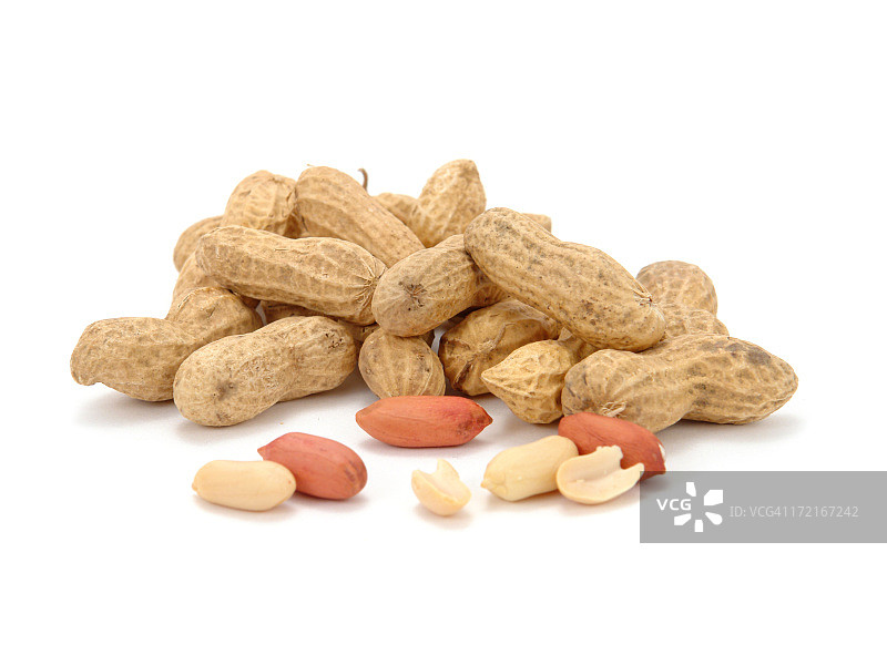 白色背景上的一堆花生图片素材
