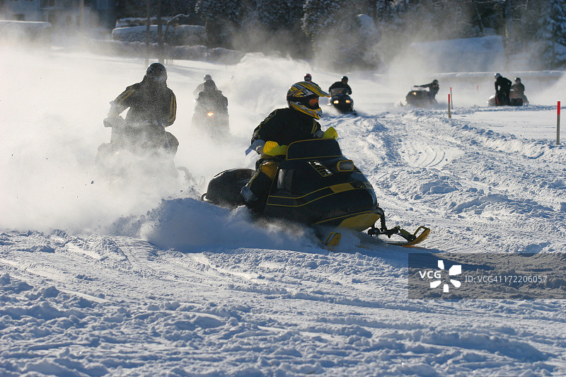 老式雪地摩托比赛图片素材