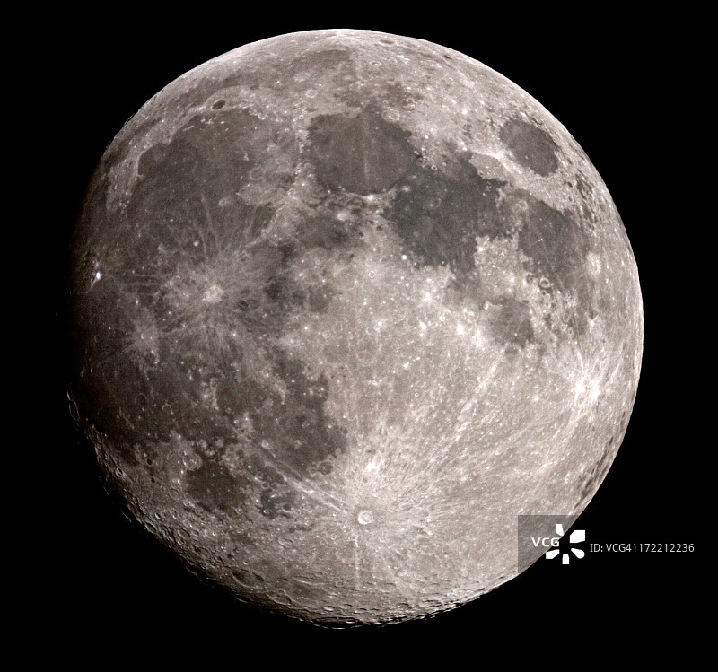 接近满月图片素材
