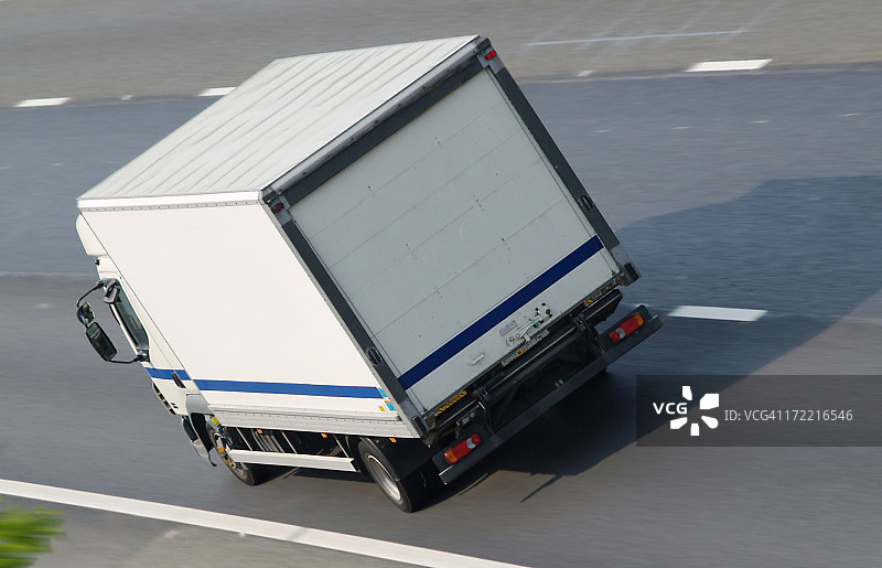 高速公路上的卡车图片素材