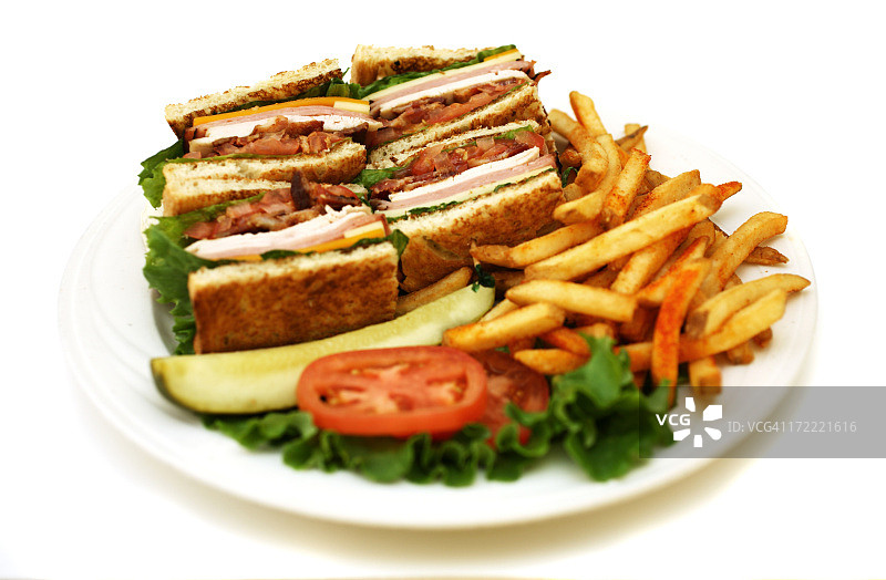 搭配炸薯条的总汇三明治图片素材
