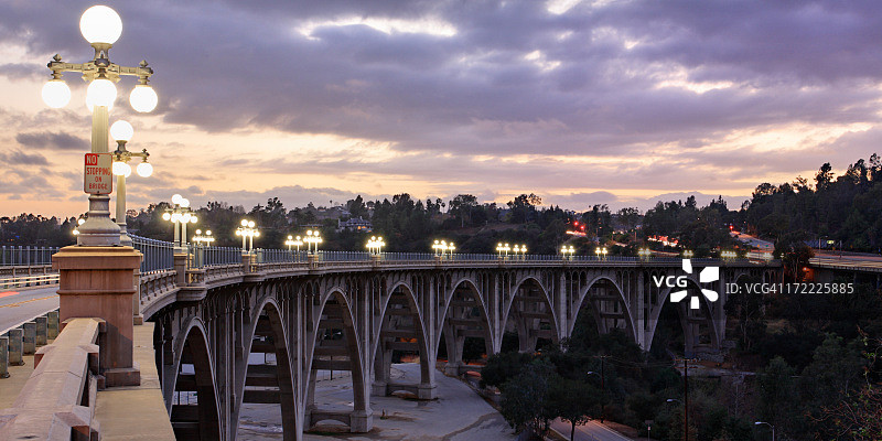 日落时分的桥梁图片素材
