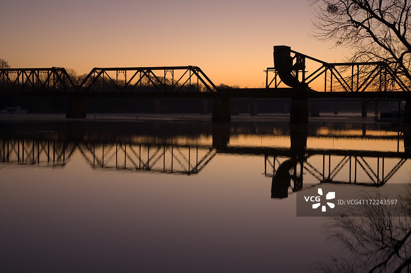 萨凡纳河上的桥梁图片素材