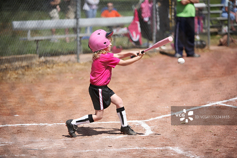 挥棒击球手图片素材