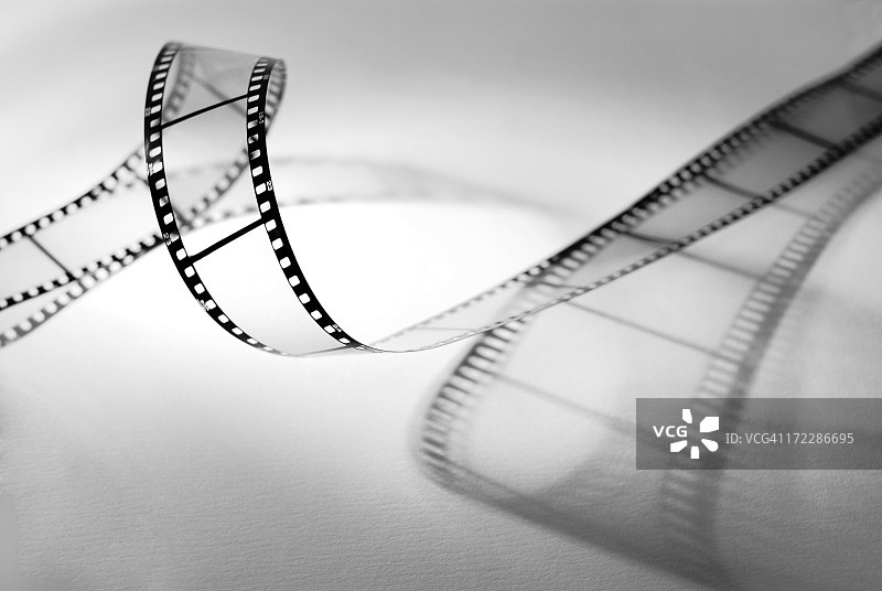 米白色背景上的胶片图片素材