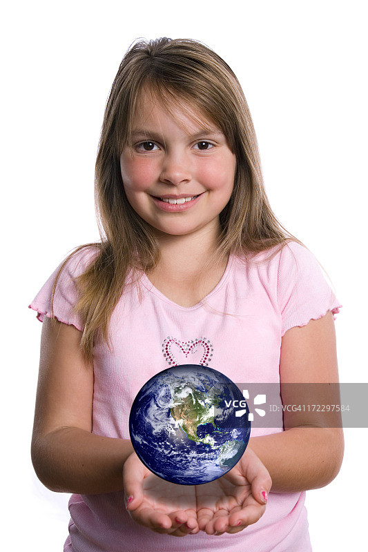 手持地球仪的女孩图片素材