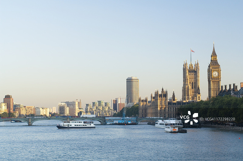伦敦泰晤士河与议会大厦图片素材