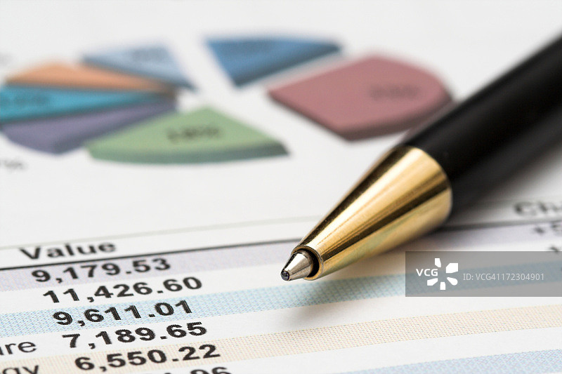 带有黑色笔的图表特写图片素材