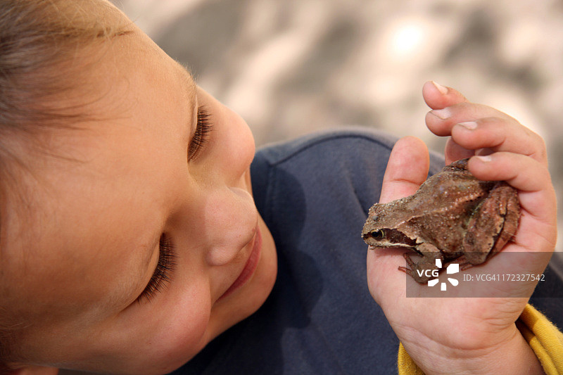 木制玩偶图片素材