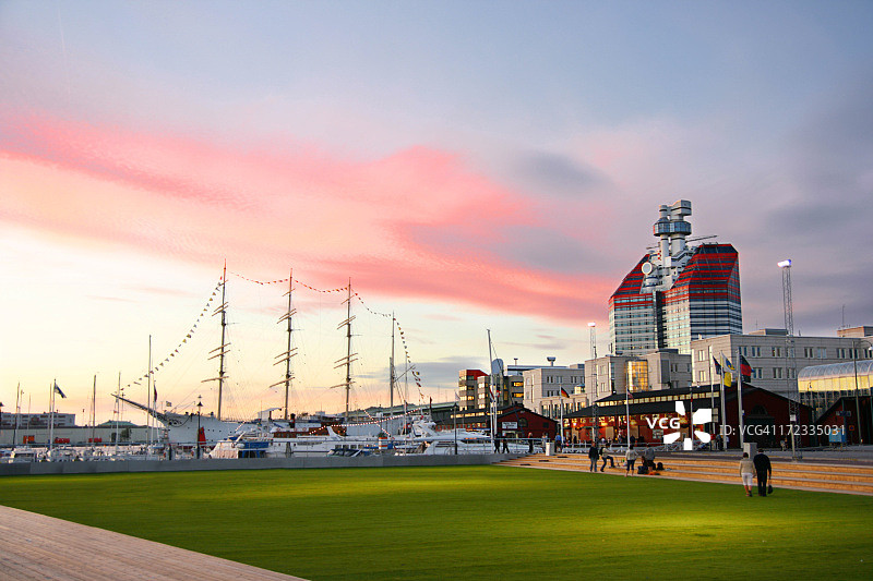 哥德堡港口美丽的红云图片素材
