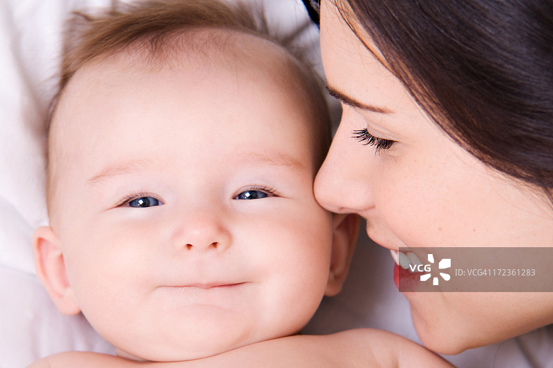 母亲和婴儿图片素材