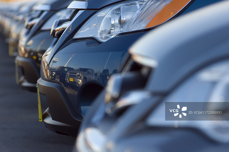 新车前保险杠特写图片素材