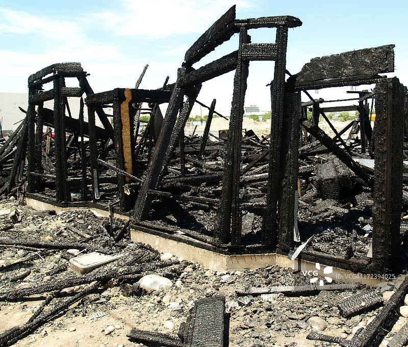 火灾—房屋前门图片素材