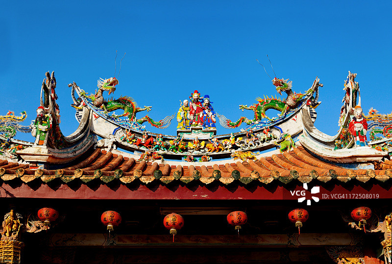 鹿港新祖宫的彩色寺庙屋顶图片素材