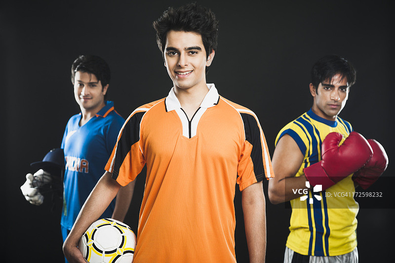 三个不同运动员微笑的肖像图片素材