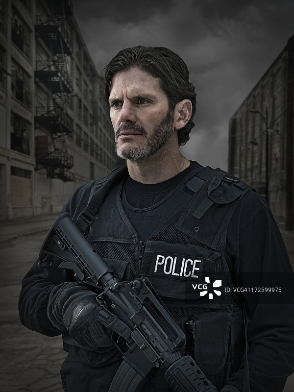 城市街道上的白人警察图片素材