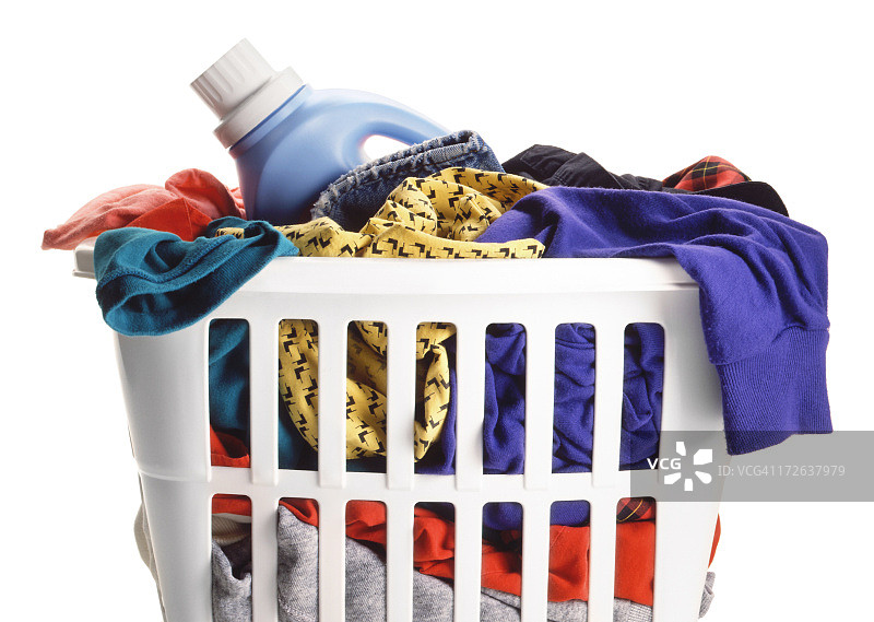 一篮待洗衣物图片素材