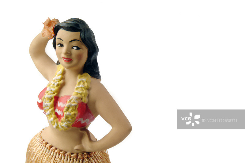 白色背景上的新奇草裙舞女孩古董小雕像图片素材
