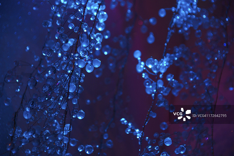 戏剧性的蓝色和紫色纹理背景图片素材