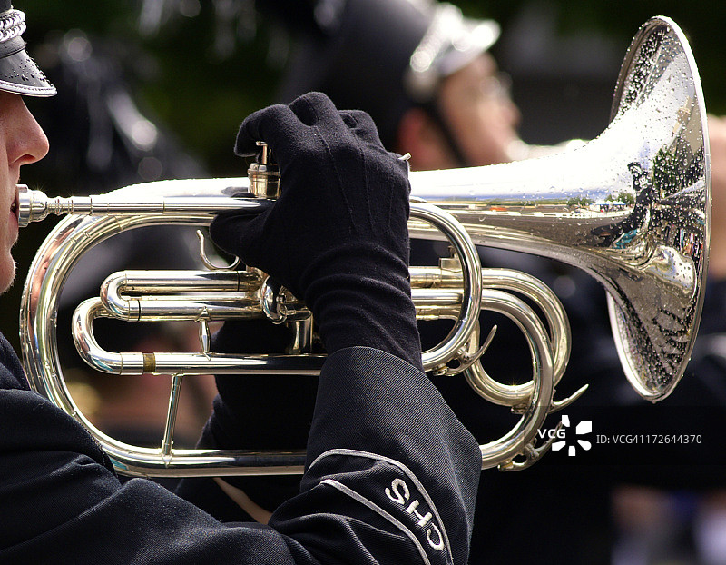 迎风前进图片素材