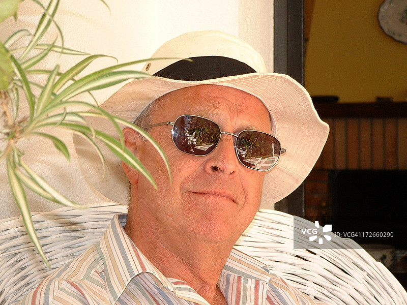 度假中的男人图片素材