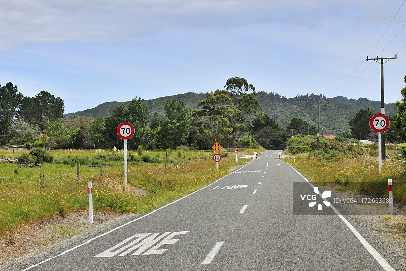 乡间小路图片素材