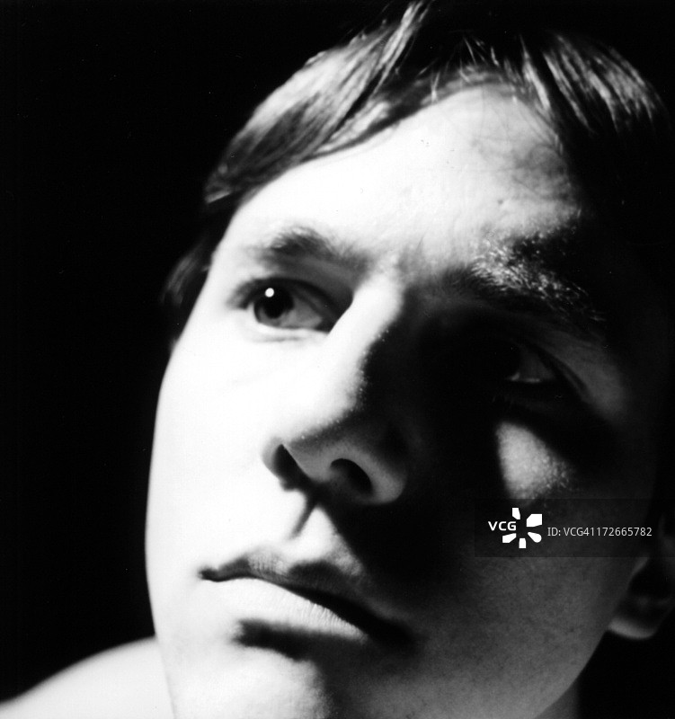 忍住眼泪图片素材