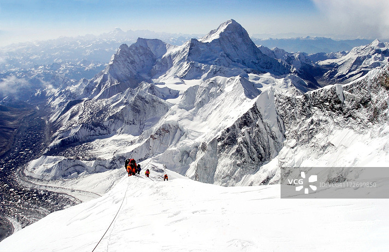 攀登珠穆朗玛峰图片素材