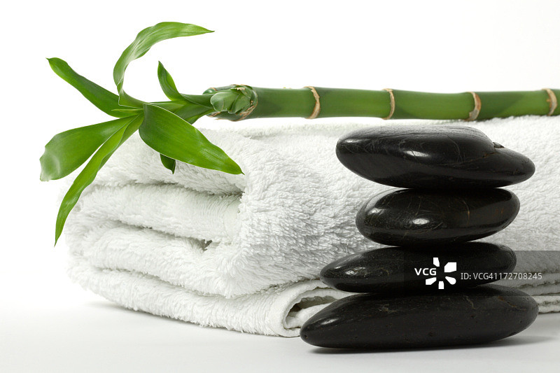 竹子和按摩石上的毛巾图片素材