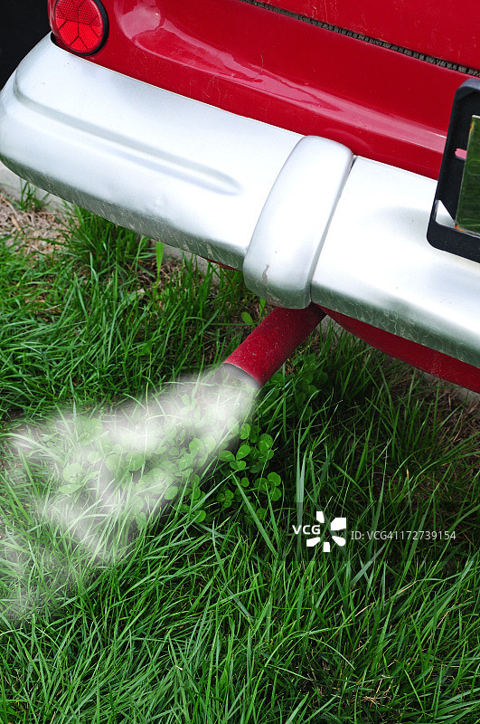 破坏绿地图片素材