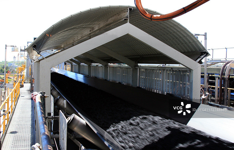 传送带上的煤图片素材