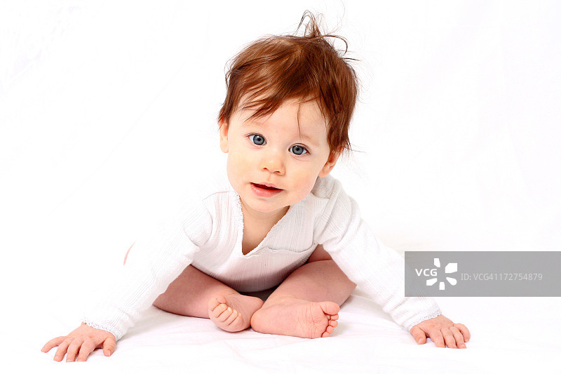 坐着的可爱的女婴图片素材