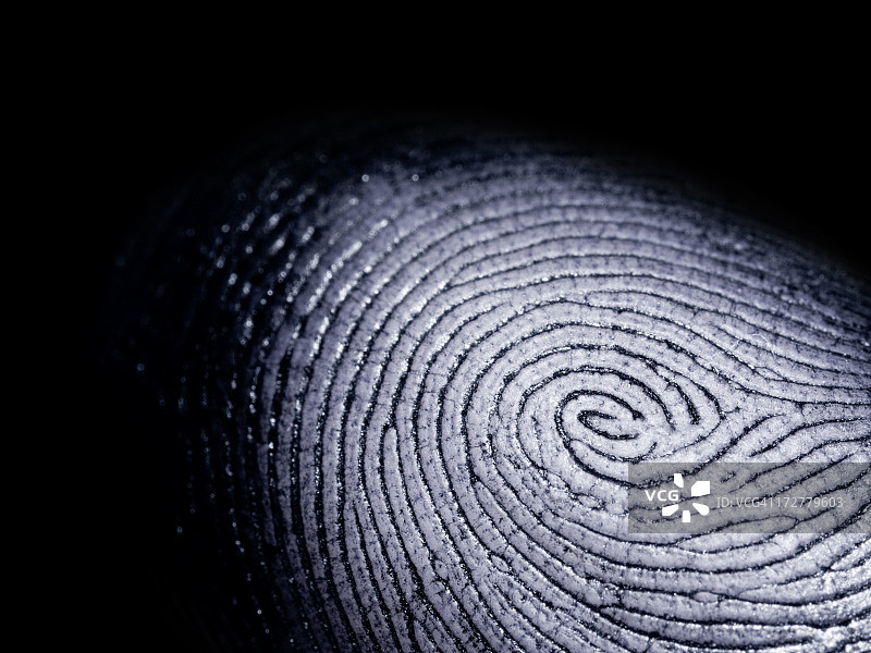 黑色背景上的指纹图片素材