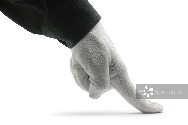 男管家检查灰尘特写图片素材