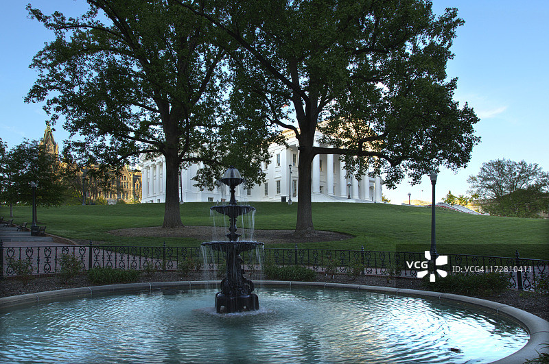 日落下的弗吉尼亚州议会大厦图片素材
