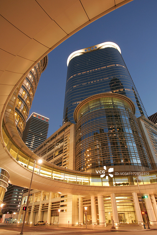 摩天大楼与高架环形桥图片素材