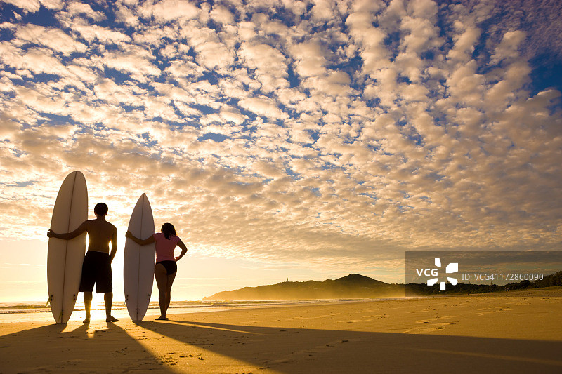 日出冲浪者图片素材