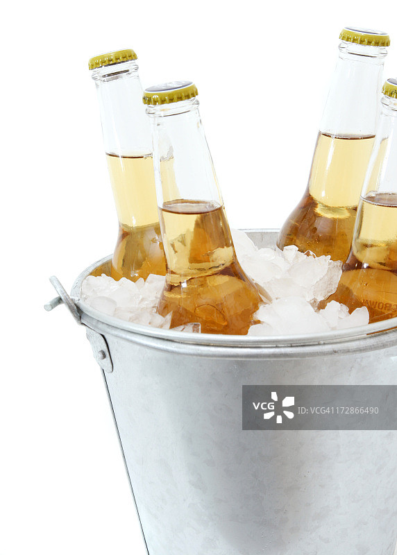 冰桶里的啤酒图片素材